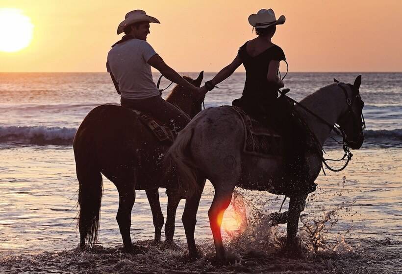 هتل Rancho Chilamate Guest Ranch