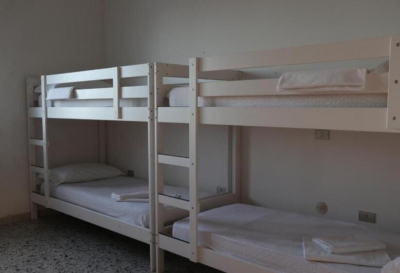 مبيت وإفطار Ostello E Camere Private Prima Luce Foresteria