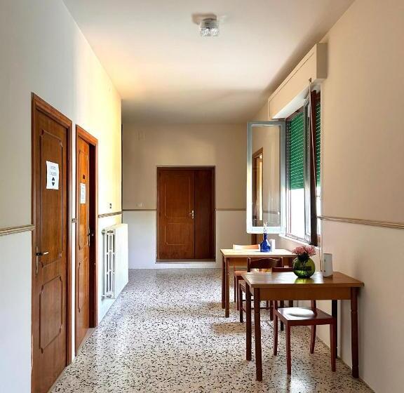 مبيت وإفطار Ostello E Camere Private Prima Luce Foresteria