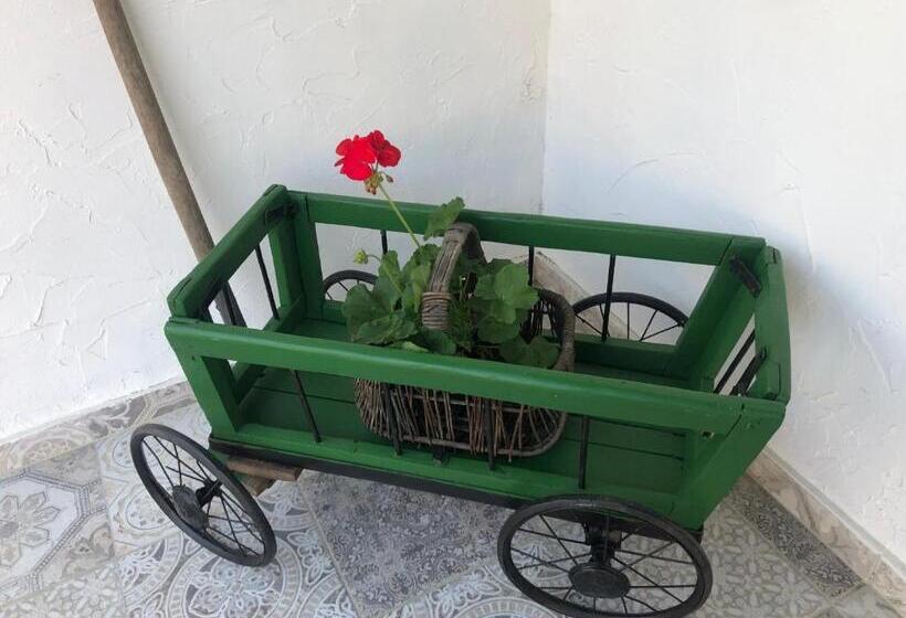 פנסיון Ladislaus Schnaps Haus Falusi Vendégház