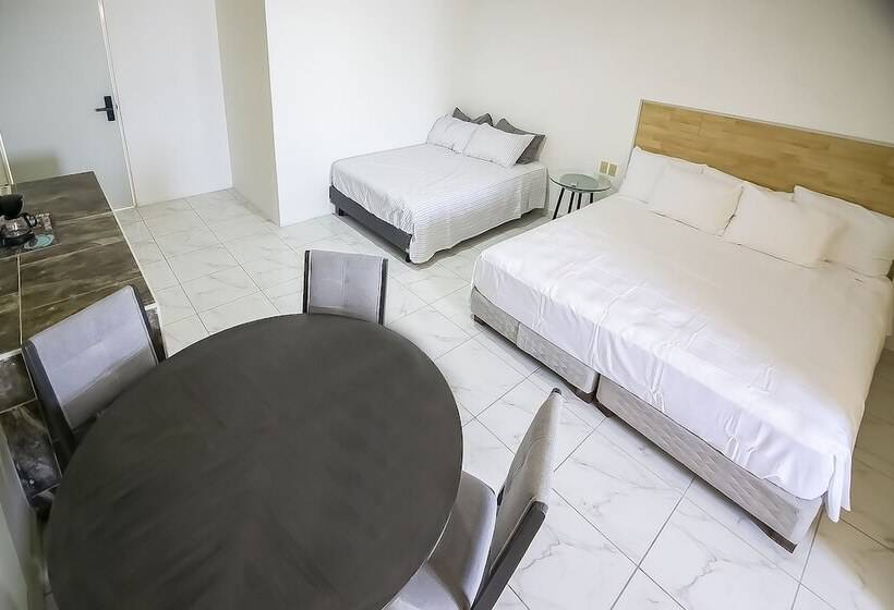 هتل Oyo  Plaza Las Torres