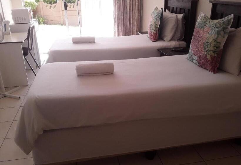 פנסיון Kuyasa Guesthouse