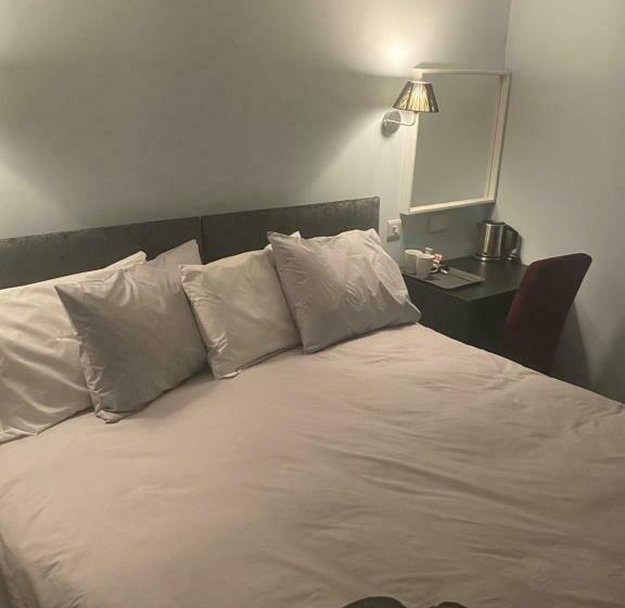 هتل Comus Inn