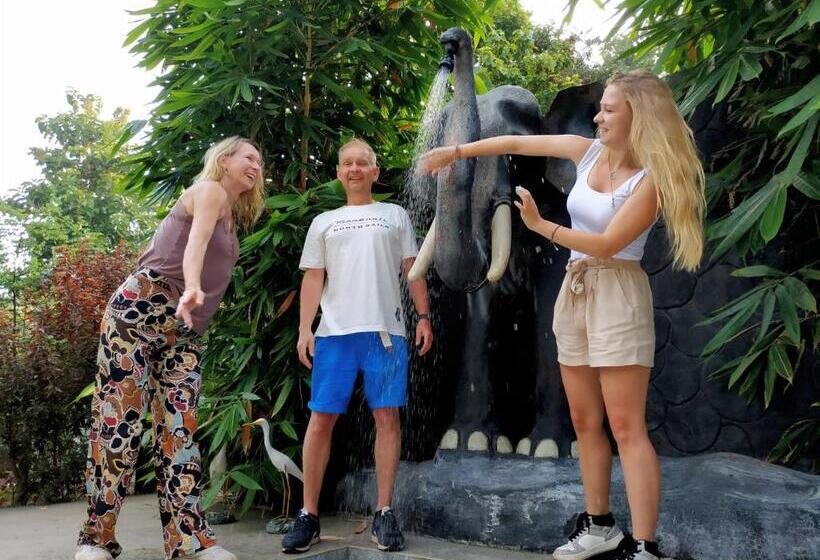 בית מלון כפרי Sigiriya Cashew Palace Resort