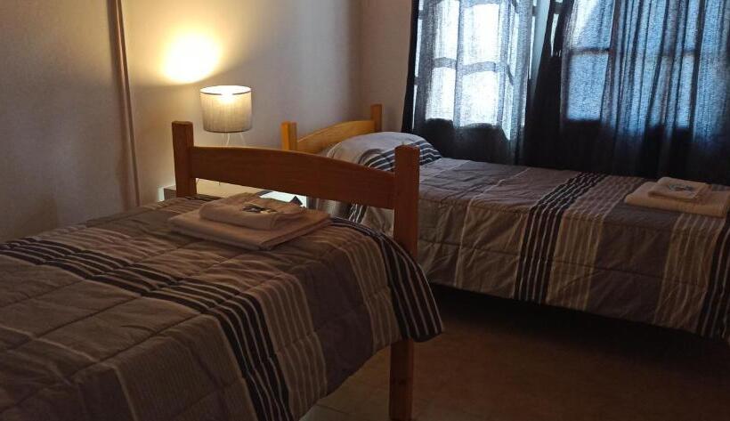 پانسیون El Faro Hostel