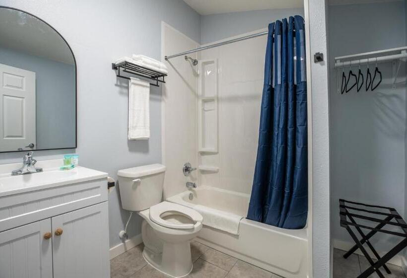 בית מלון כפרי Salt Air Inn & Suites