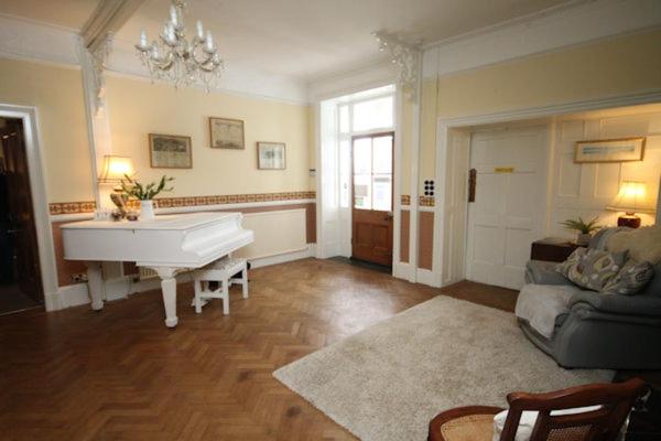 Leahurst Bed And Breakfast