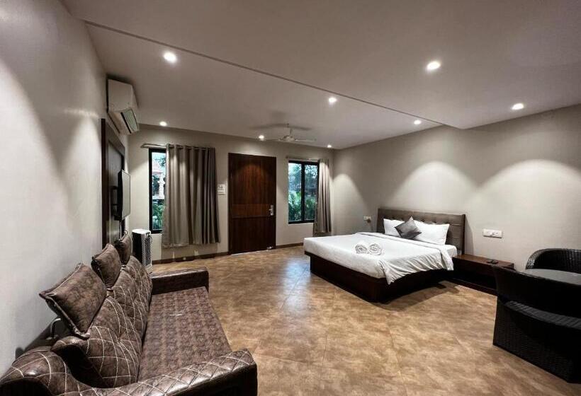 Paramount Riverfront Resort & Spa, Karjat