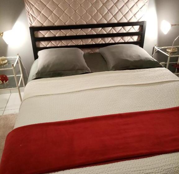 ベッドアンドブレックファースト Les Coquelicots Chambre D  Hote Avec Grand Lit Et Salle D Eau Privative Pour Une Persone Ou Un Coupl