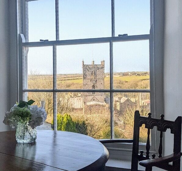 مبيت وإفطار The Cathedral Villas