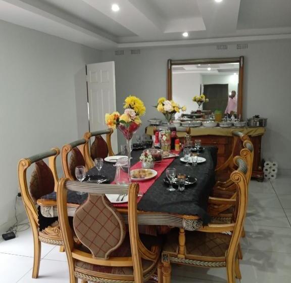Пансион Eyezulu Guesthouse