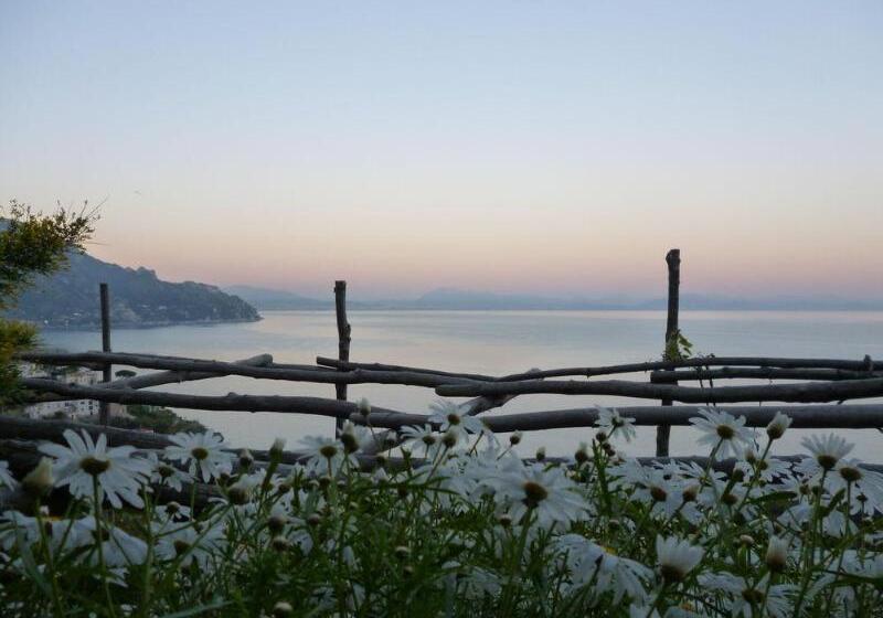 تختخواب و صبحانه L Antico Borgo Dei Limoni