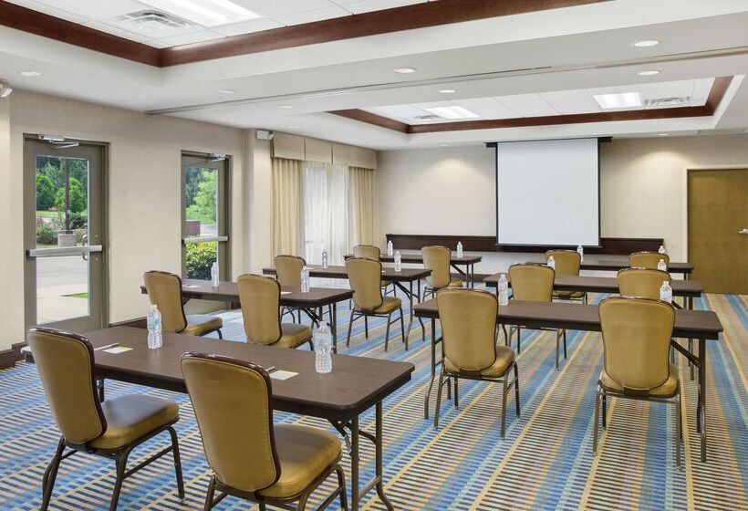 هتل Hampton Inn Columbus / South   Fort Benning