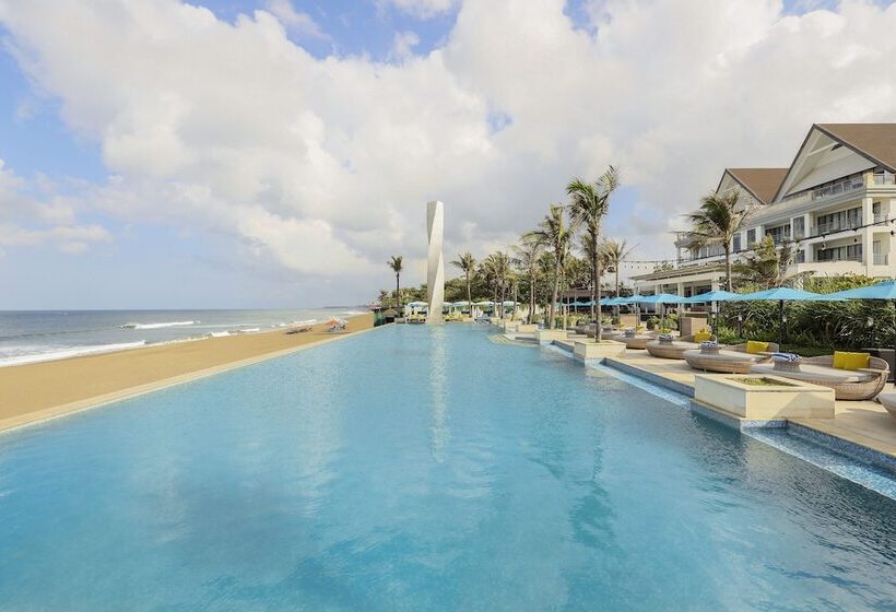هتل Lv8 Resort