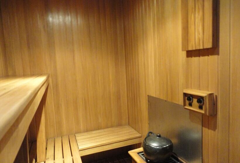 Отель Travelers Fontana Plaza