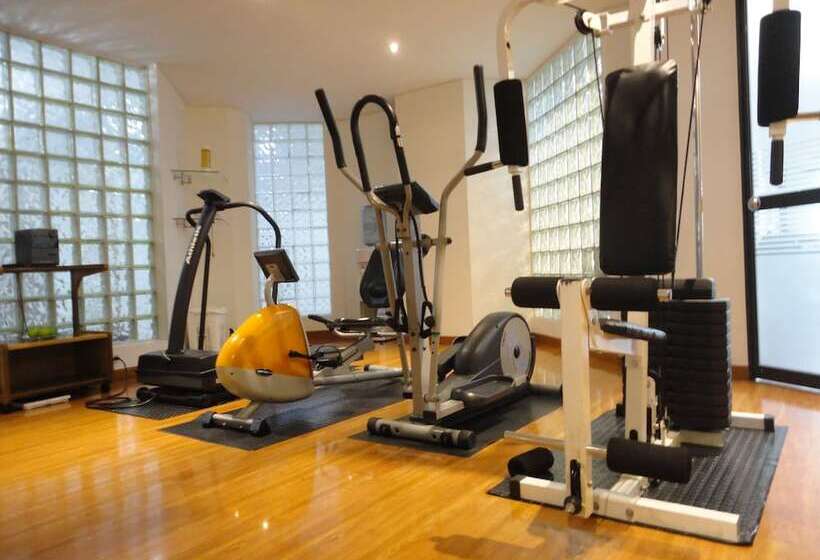 Отель Travelers Fontana Plaza