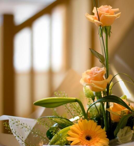 Отель Tweedies Bar And Lodge