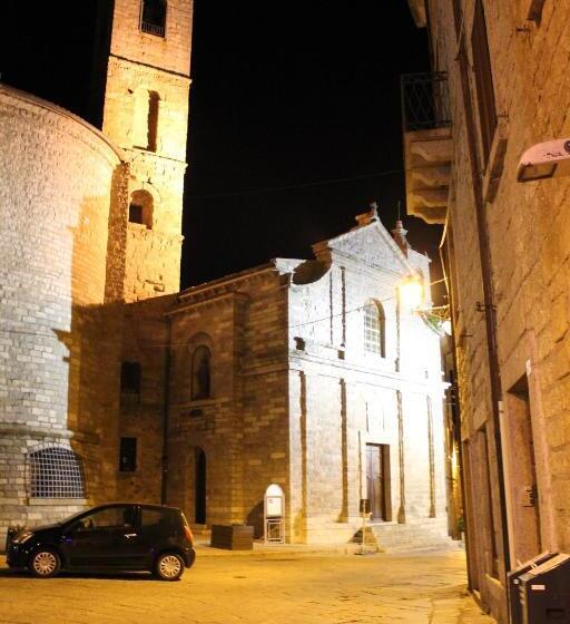 B&b Piazza Di L Ara