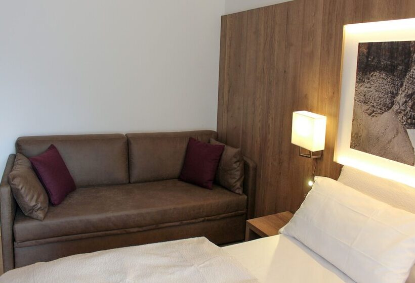 هتل Edelweiss Alpine Nature