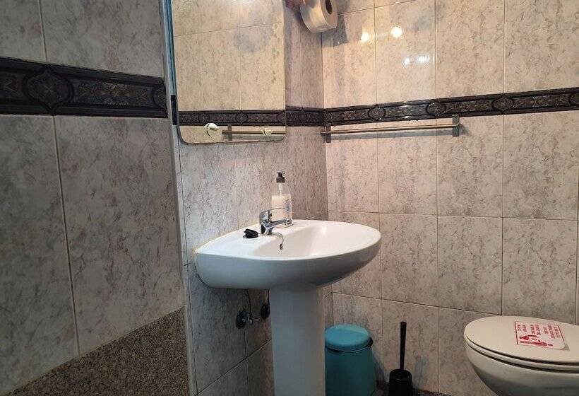 بنسيون Low Cost Room Las Llaves 3