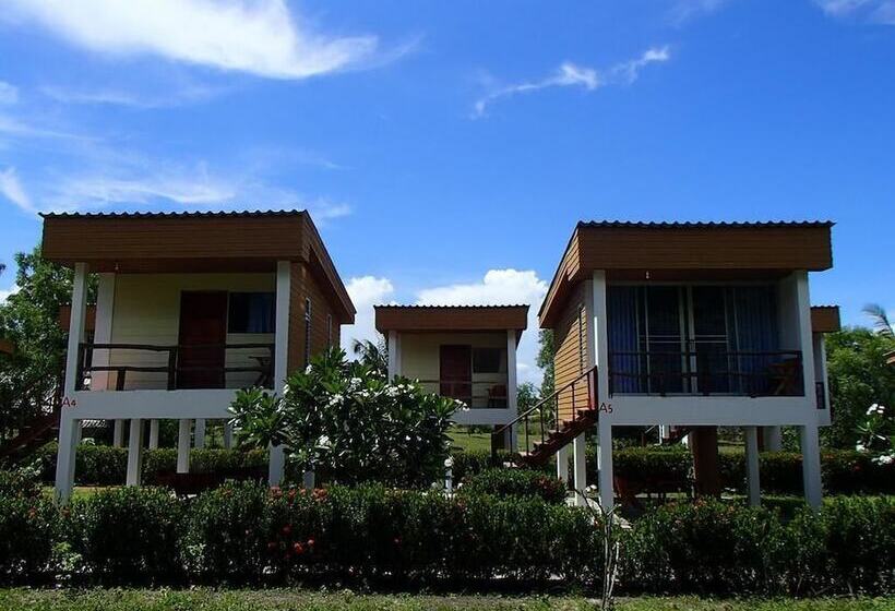 酒店 Kohjum Sea Beach Resort