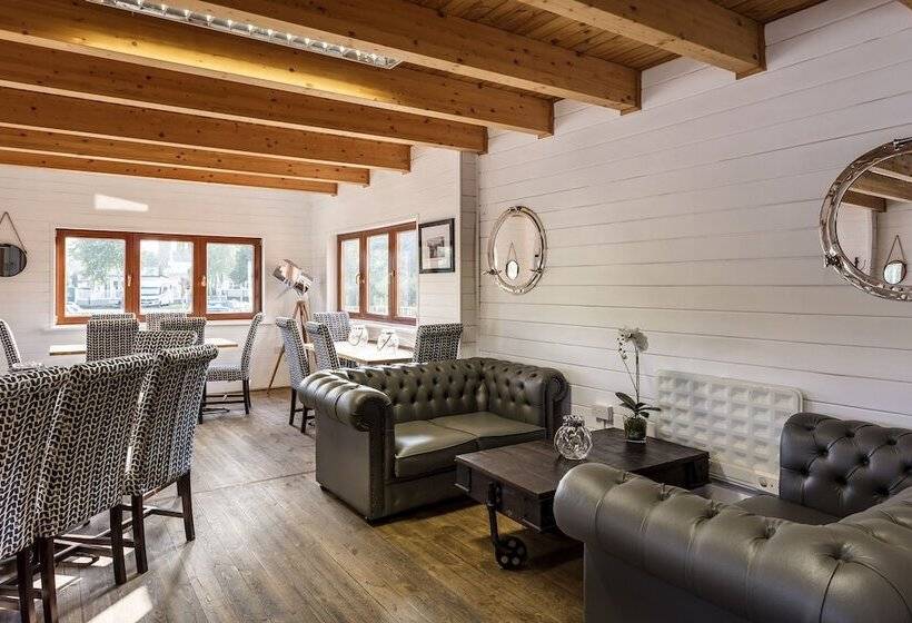 בית מלון כפרי Roydon Marina Village