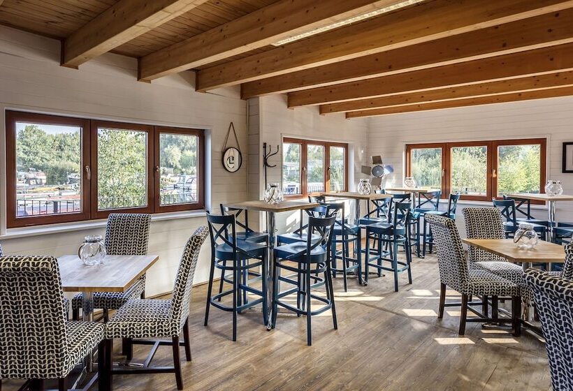 בית מלון כפרי Roydon Marina Village