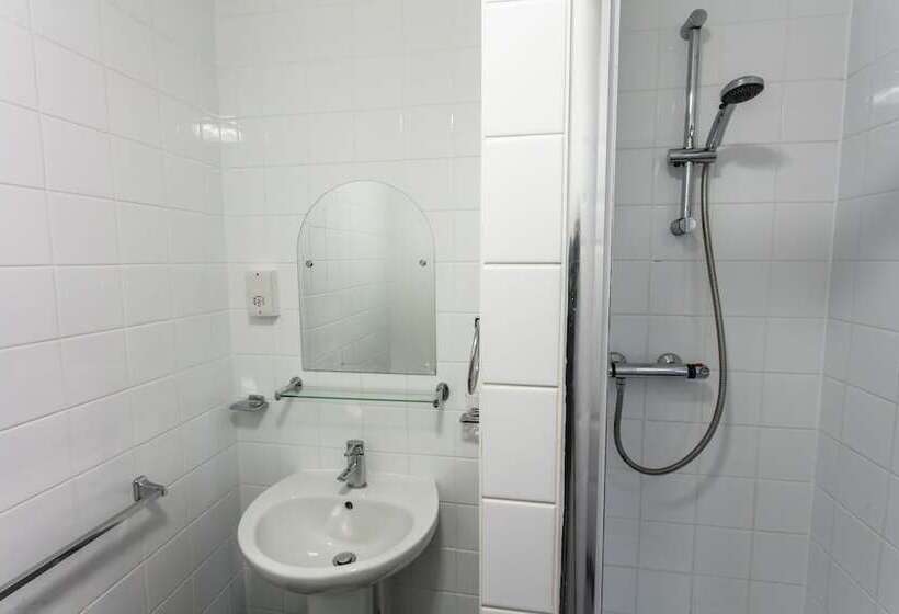 בית מלון כפרי Roydon Marina Village