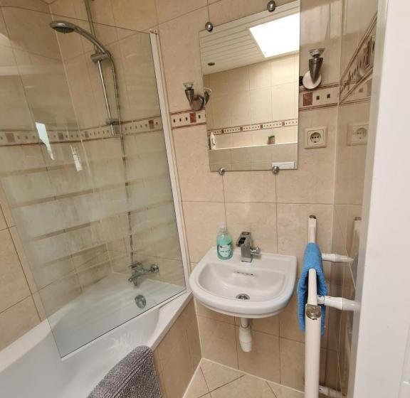 پانسیون Evy S Garden House