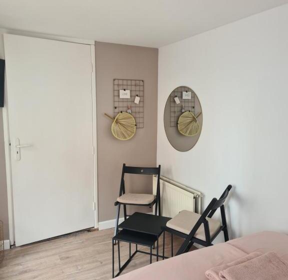 پانسیون Evy S Garden House