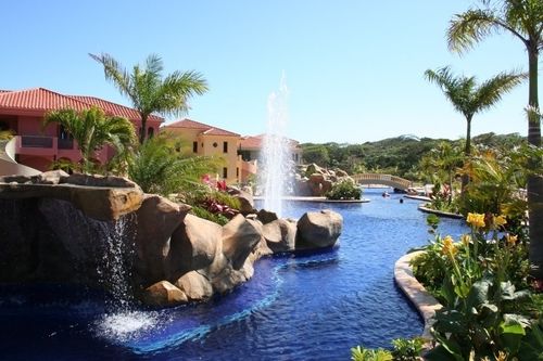 هتل Parrot Tree Beach Resort