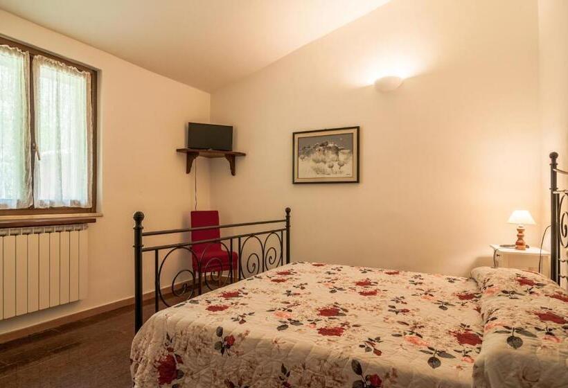 إقامة Agriturismo Oasi Torre Del Colle