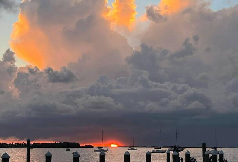 Sunset Cove Beach Resort