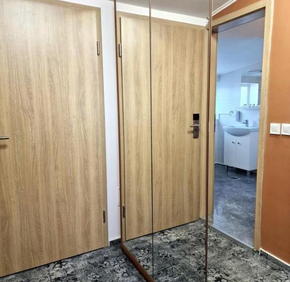 تختخواب و صبحانه Stay Inn Rediu