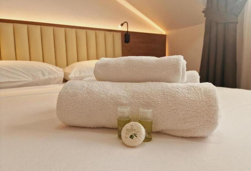 تختخواب و صبحانه Stay Inn Rediu