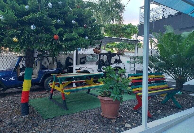 پانسیون Galyrod House