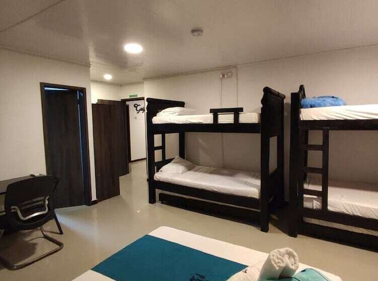 پانسیون Galyrod House