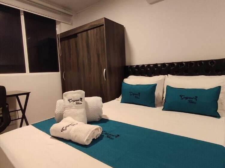 پانسیون Galyrod House