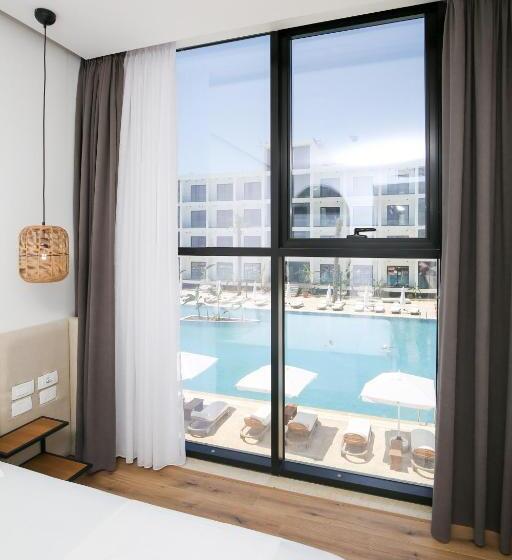 هتل Oricon Coast Luxury Resort
