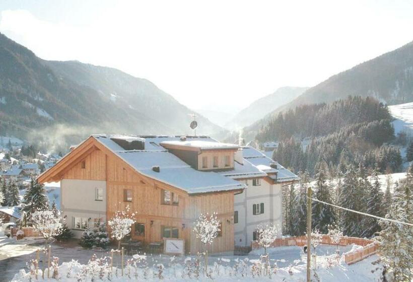 פנסיון La Lum De Roisc