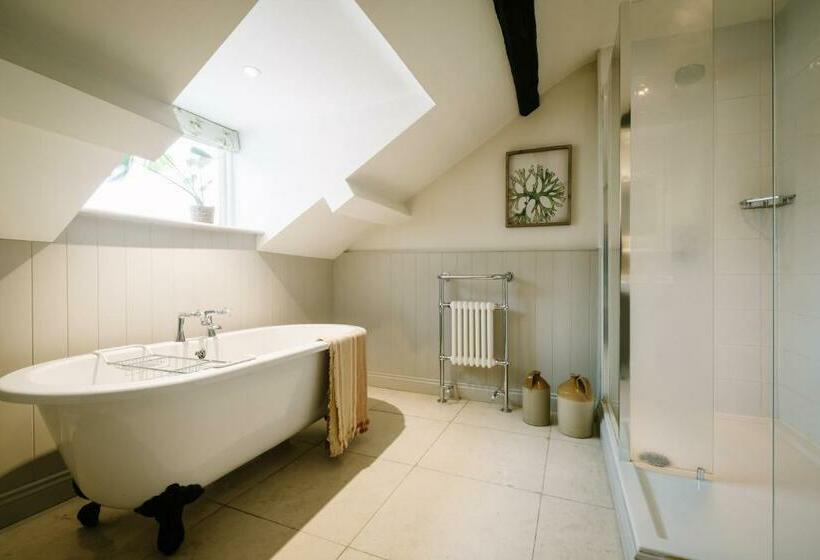 فندق صغير The Hare & Hounds Inn