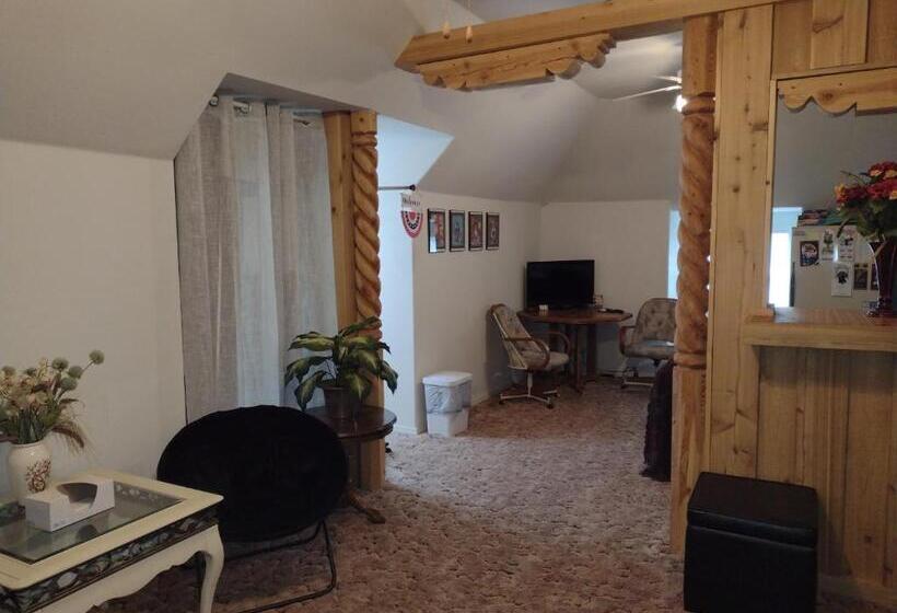 Bed and Breakfast Quiet Upstairs Studio Close To Town 420 Friendly