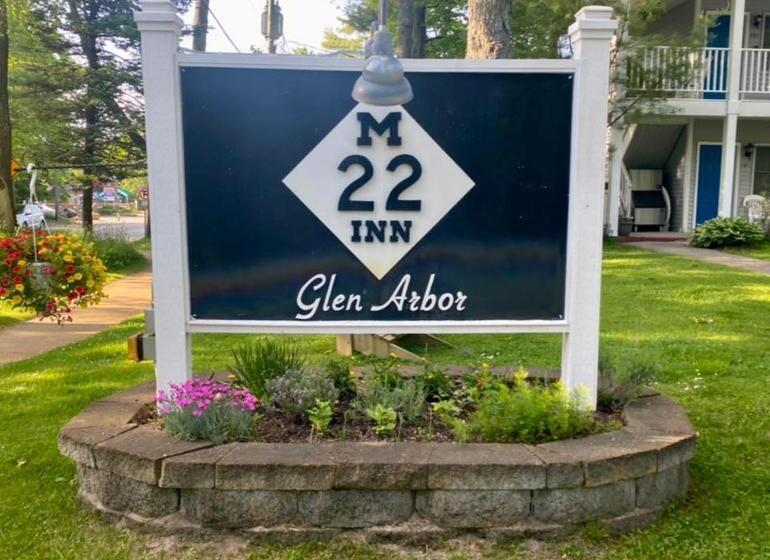 فندق على الطريق M22 Inn Glen Arbor