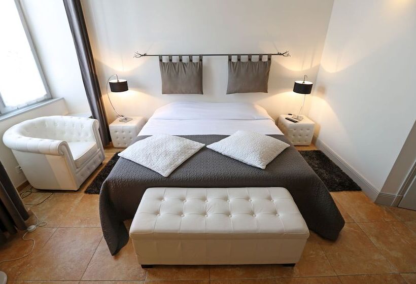 בית מלון כפרי Hôtel Restaurant Chambre Insolite Spa   Le Xii De Luynes