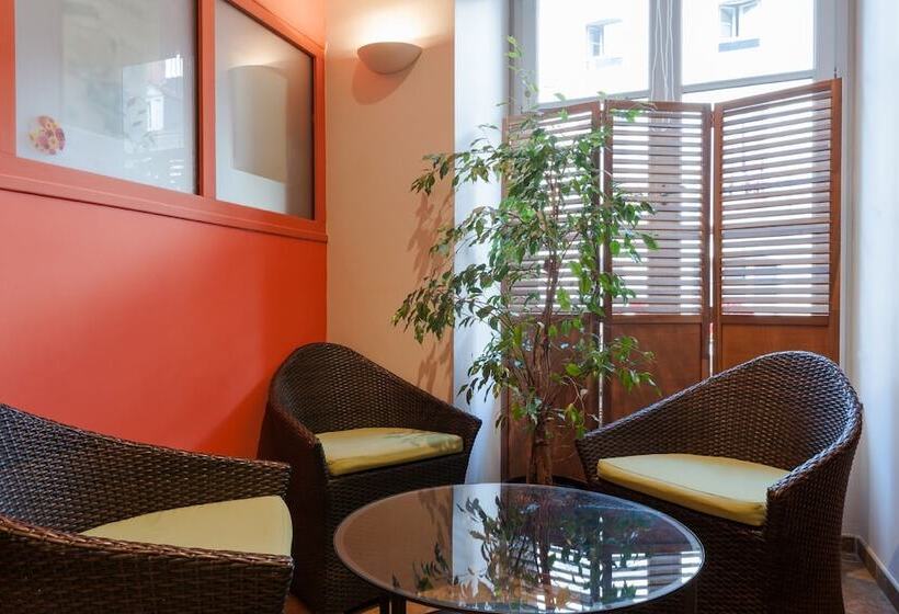 בית מלון כפרי Hôtel Restaurant Chambre Insolite Spa   Le Xii De Luynes