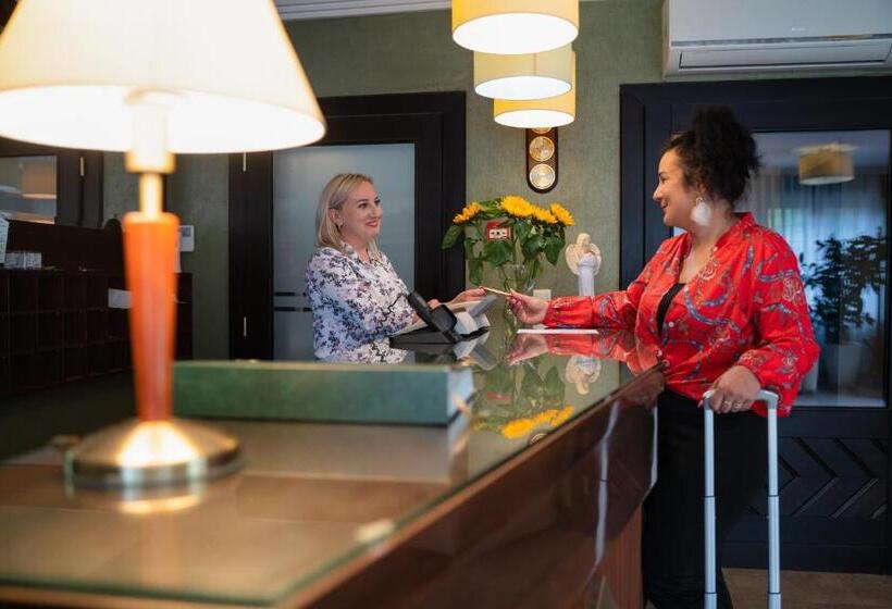 ホテル Modrzewiówka