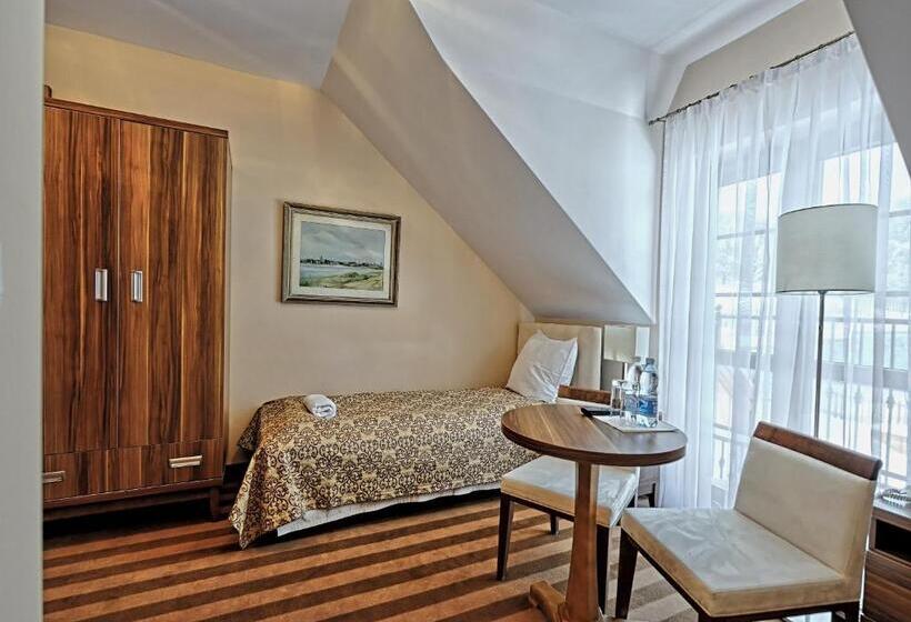 ホテル Modrzewiówka