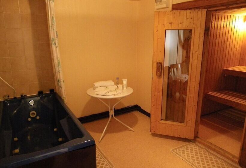 هتل Logis   Hôtel Et Restaurant Le Sof