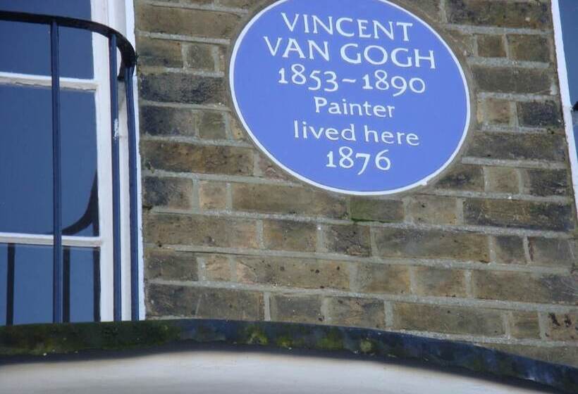 בית מלון כפרי Spencer Court