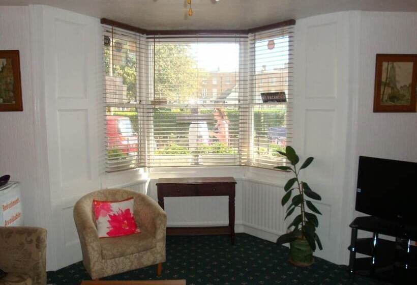 בית מלון כפרי Spencer Court